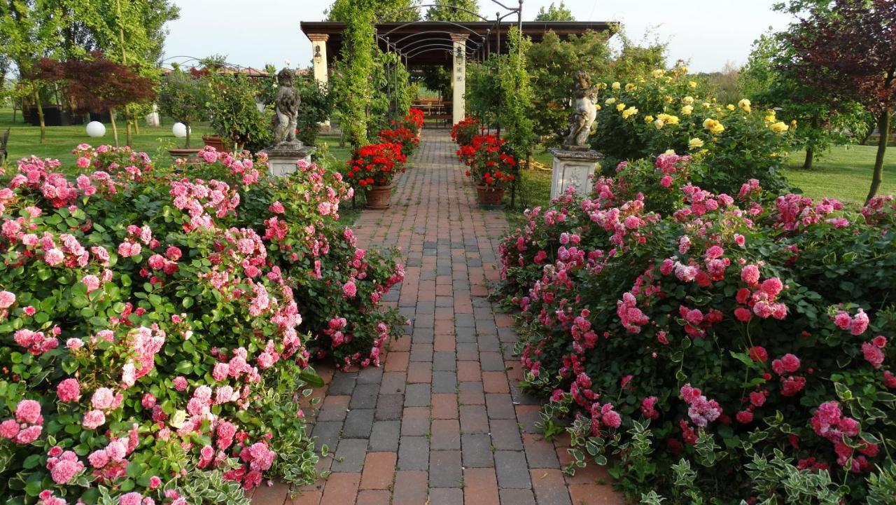 Millefiori La Corte Delle Rose Rovigo Bagian luar foto
